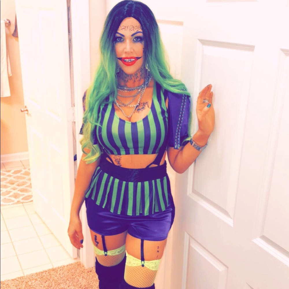 Women’s joker costume & wig